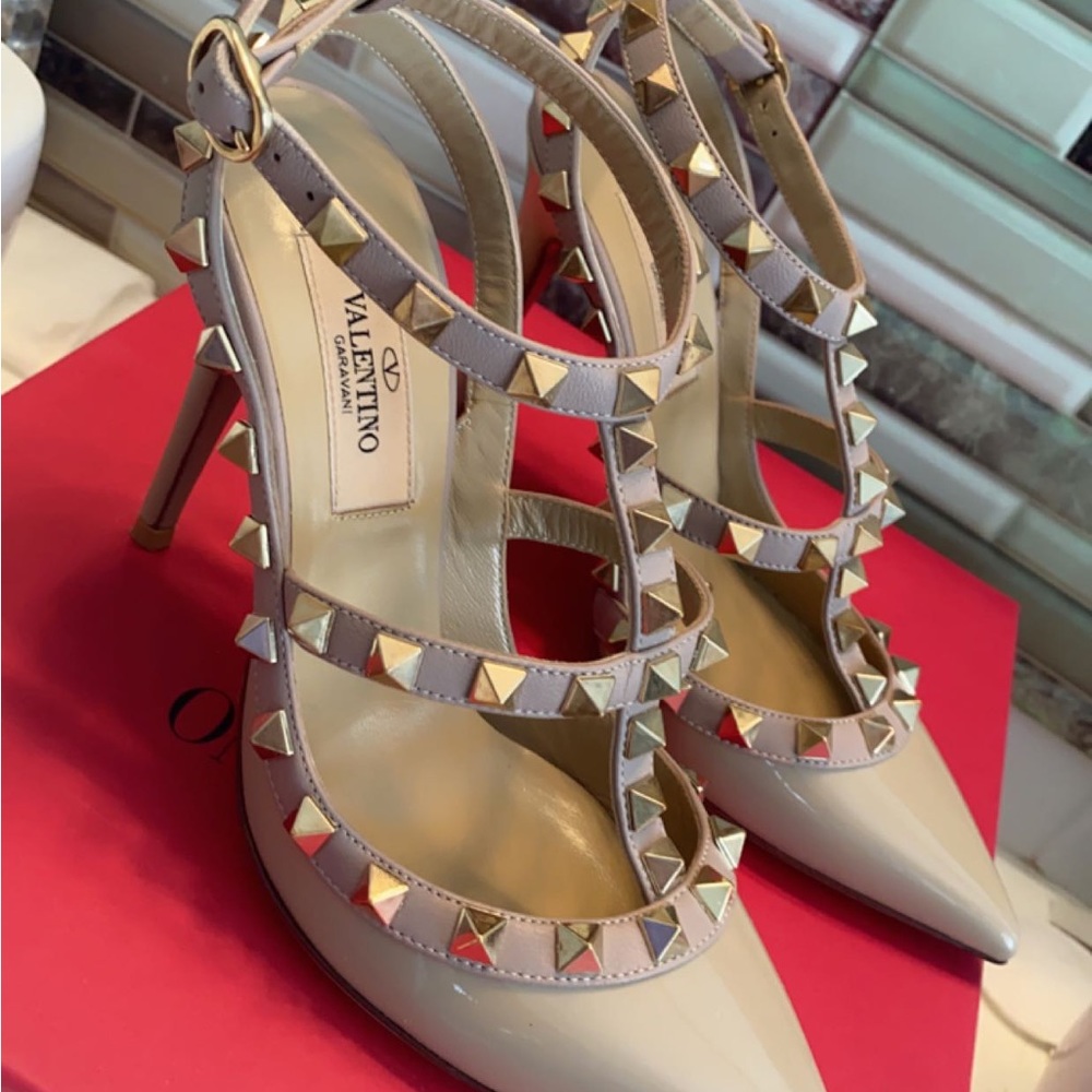 VALENTINO GARAVANI
Tan Rockstud Caged Heels - Picture 4 of 7